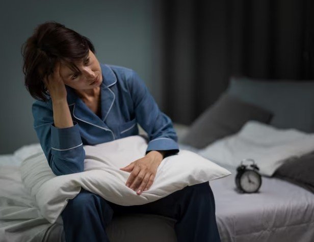 Woman struggling with insomnia at night – Best Sleep Disorder Specialist in Ghaziabad